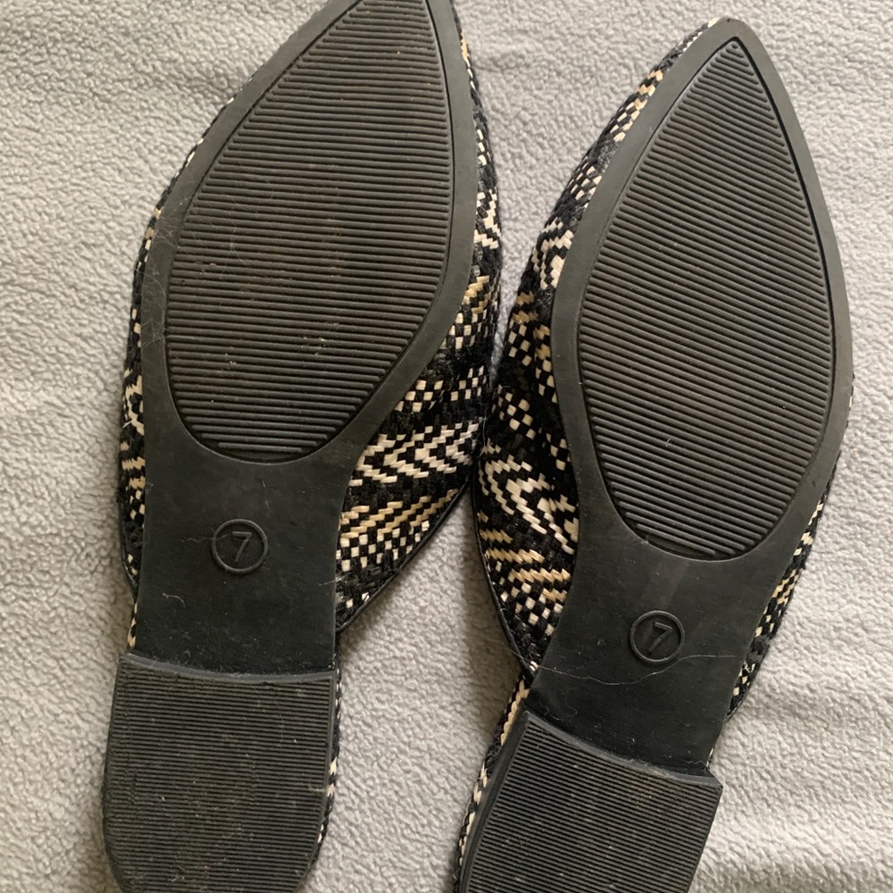 Universal Thread Mules Size 7 - Picture 3 of 3